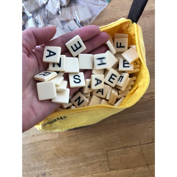 Bananagrams Crossword Family Fun Game Bananagram Word Play Used - Picture 4 of 5